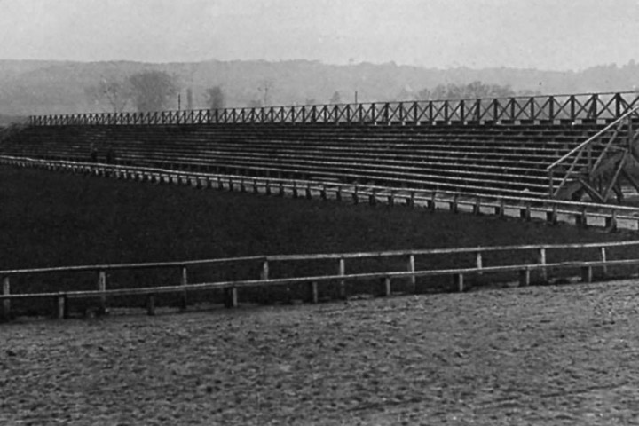 Grada de madera de El Molinón, en Gijón, hacia 1920